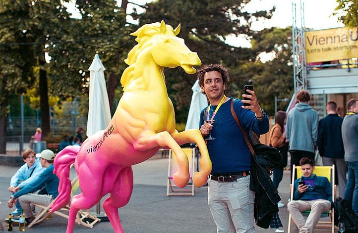 A picture with the horse symbol of ViennaUp