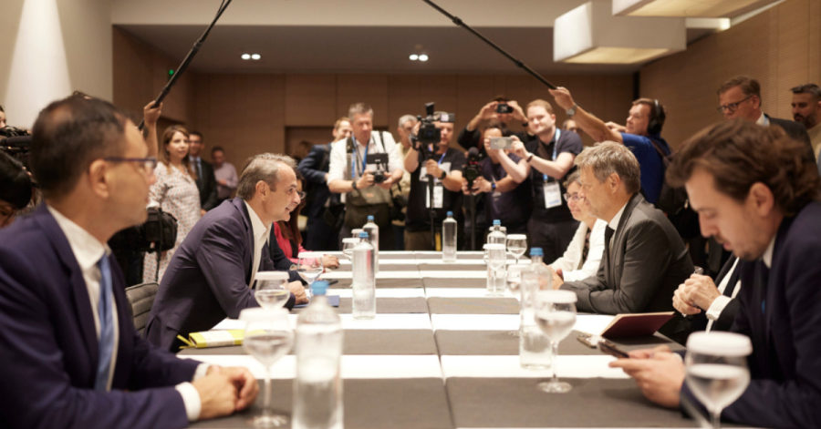 Prime Minister Kyriakos Mitsotakis’ meeting with Vice-Chancellor and Federal Minister for Economic Affairs and Climate Action of Germany Robert Habeck